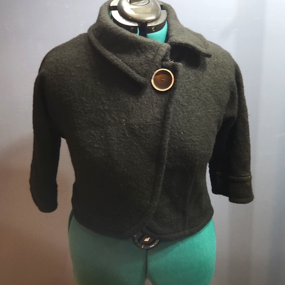 LAL 100%Wool cropped, asymmetrical jacket - Picture 3 of 5